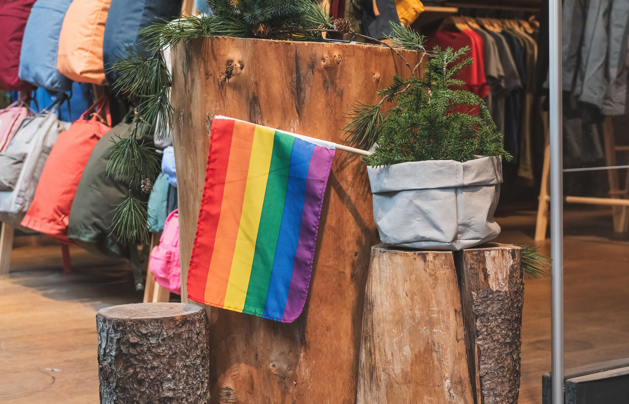 Une alliée LGBTQ abattue pour avoir défendu le drapeau de la fierté devant son magasin