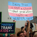 Des dizaines d'utilisateurs de GoFundMe recherchent des fonds pour fuir les États adoptant des lois transphobes