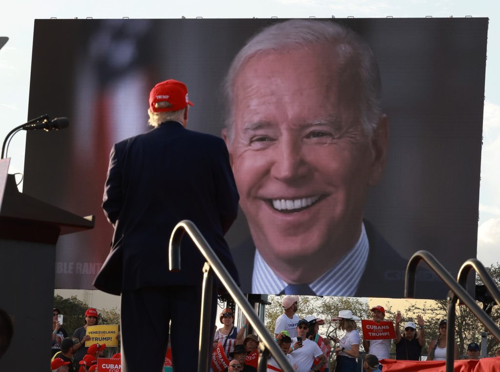 L’avantage de Trump sur Biden dans le collège électoral s’estompe, selon un expert politique