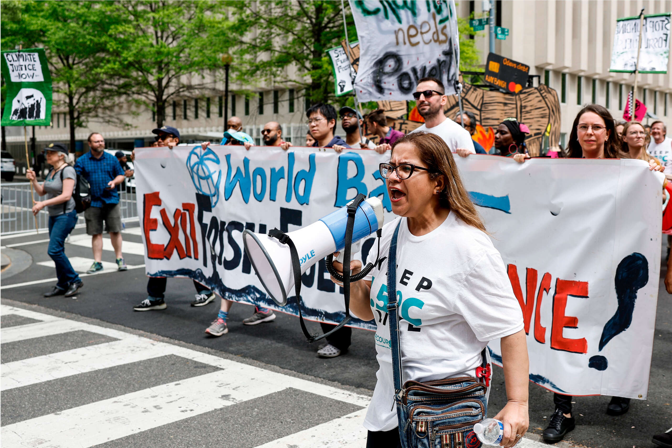 La Banque mondiale a dépensé près de 15 milliards de dollars pour soutenir les combustibles fossiles depuis les Accords de Paris