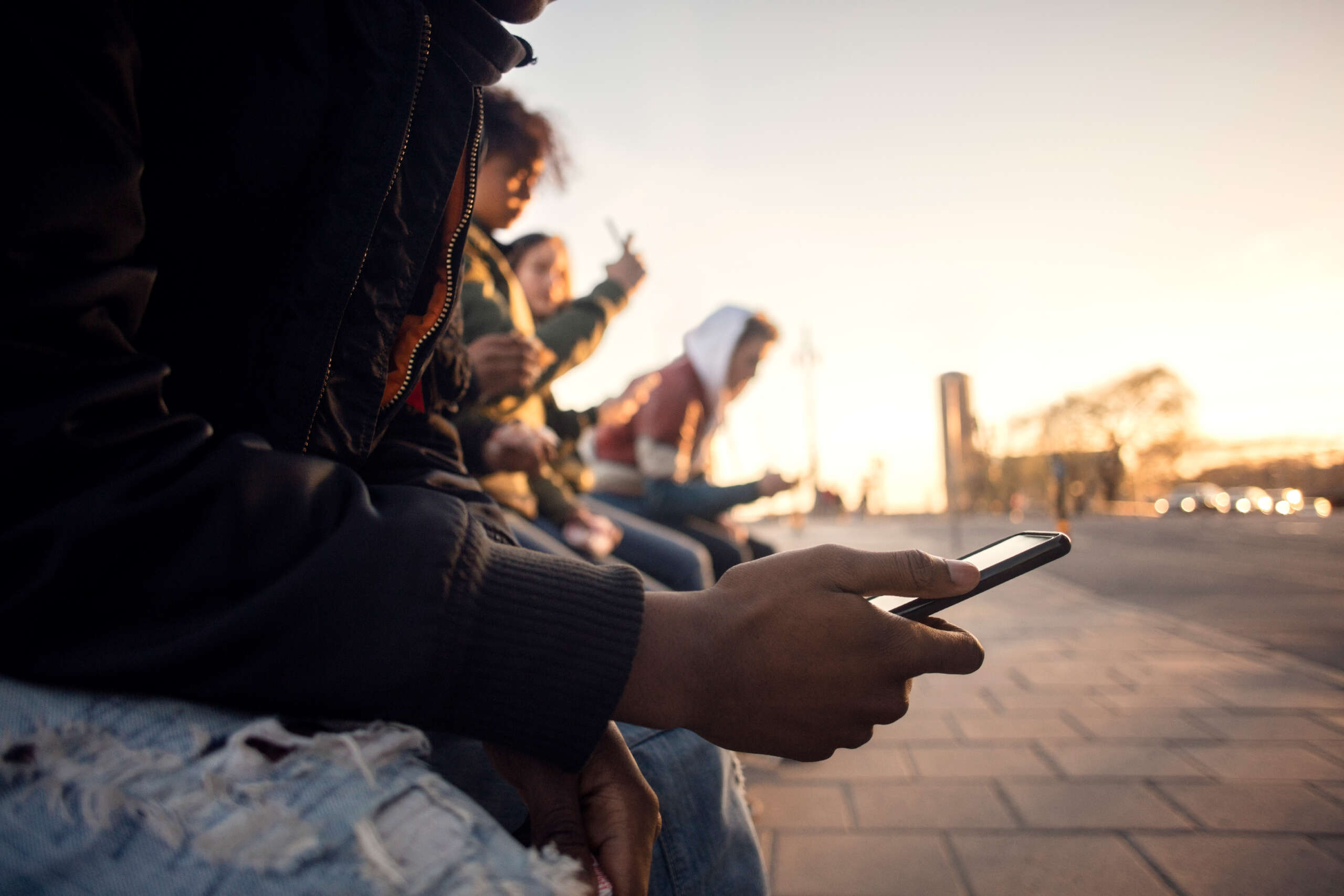 L’éducation aux médias pour les jeunes est cruciale, mais rarement enseignée dans les écoles