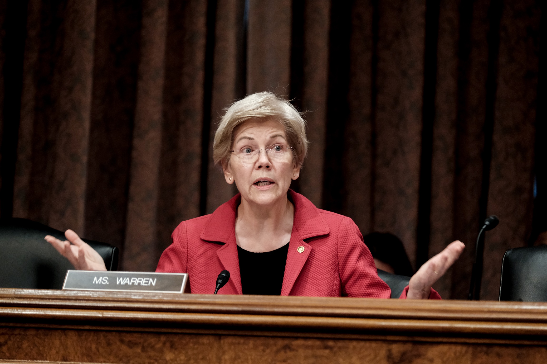 Warren exige une révision des contrats avec Musk au milieu des actions contre l'Ukraine