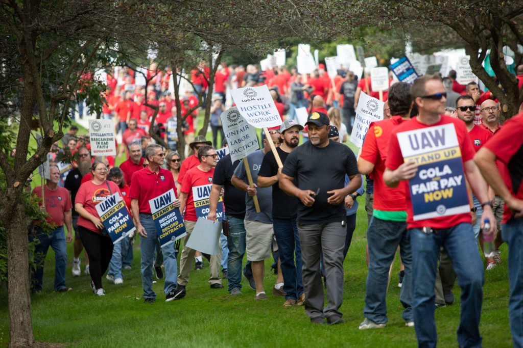 La plupart des électeurs soutiennent les grèves de l'UAW et d'Hollywood, selon un nouveau sondage