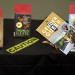 Des bibliothécaires du Kansas poursuivent en justice après avoir été licenciés pour avoir affiché le symbole de l'autisme arc-en-ciel