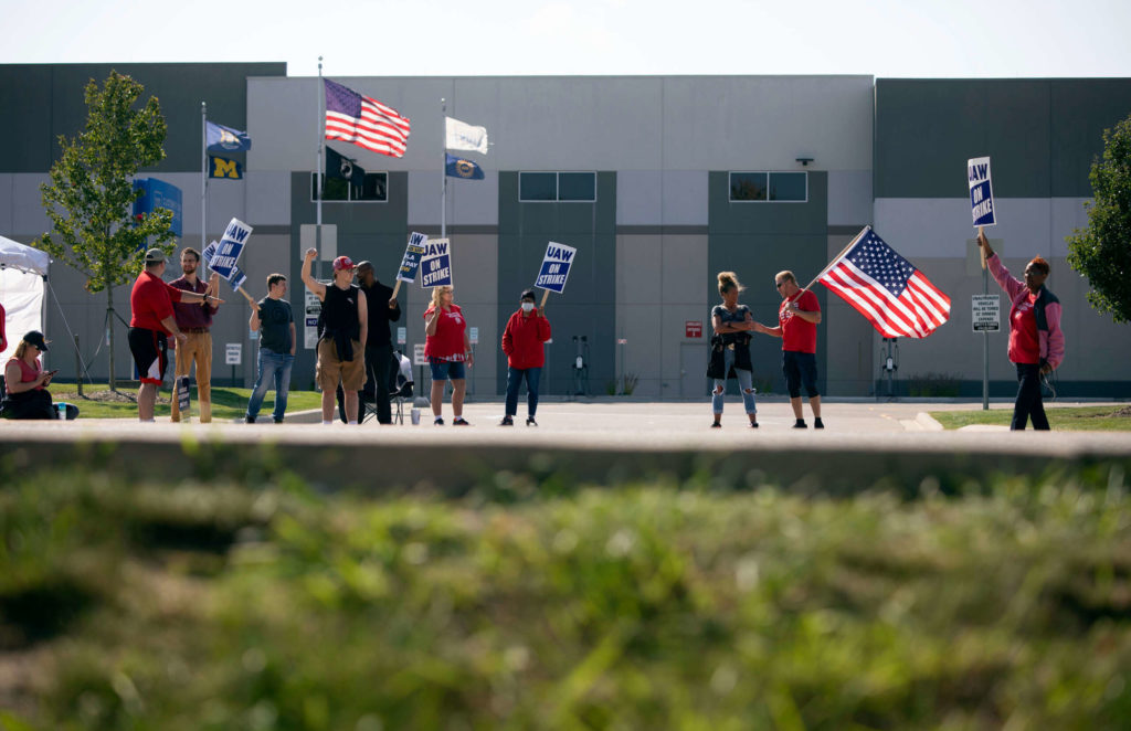 General Motors déploie des scabs dans les centres de distribution de pièces détachées au milieu d'une grève