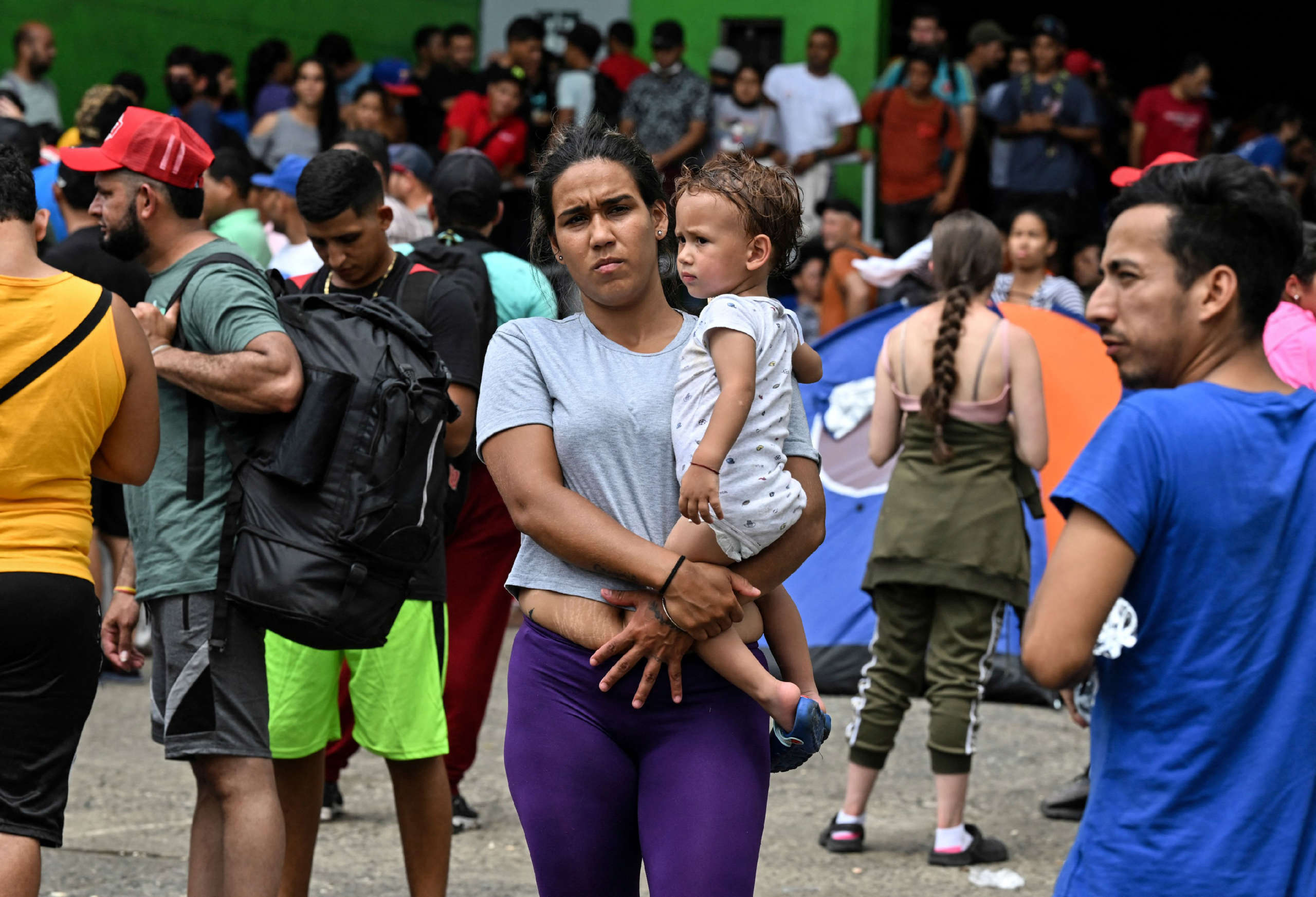 AOC et Pressley critiquent Biden pour avoir utilisé le titre 42 pour expulser les demandeurs d'asile vénézuéliens