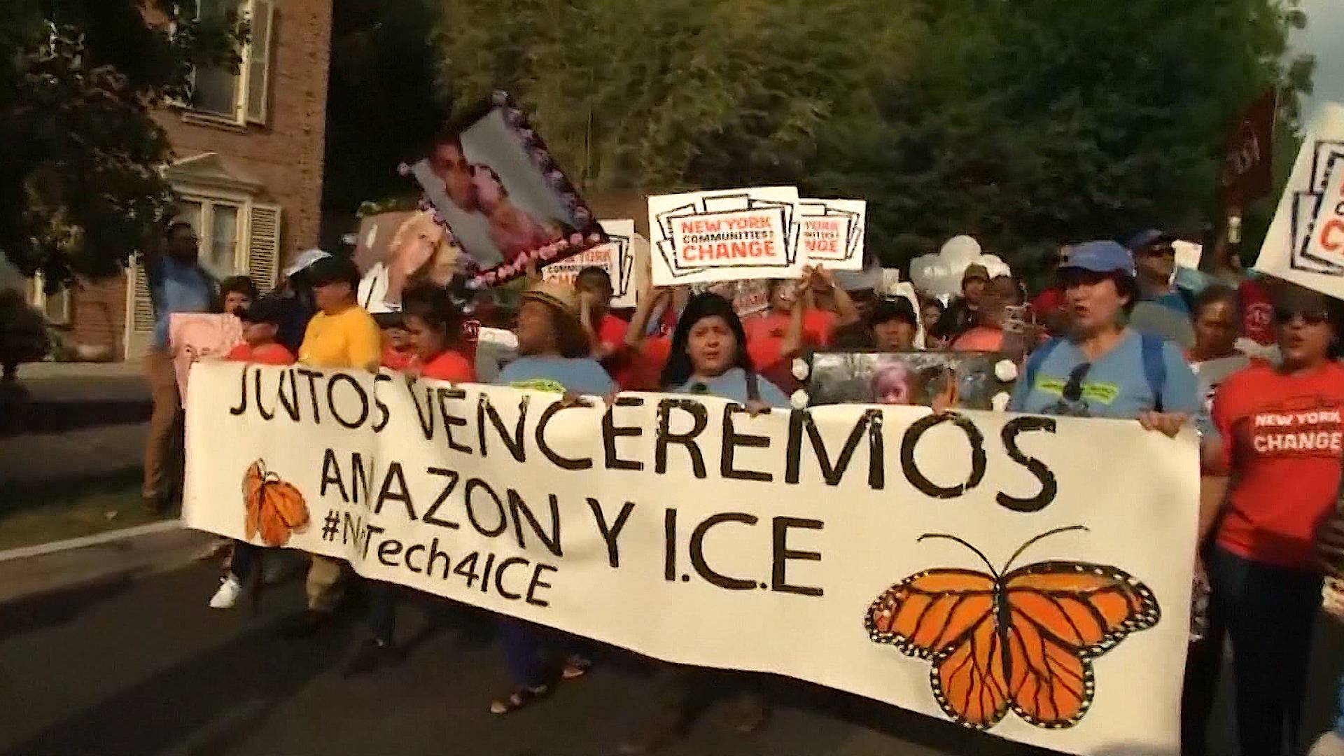 Des groupes de défense des droits des immigrants poursuivent LexisNexis pour avoir aidé les communautés cibles de l'ICE