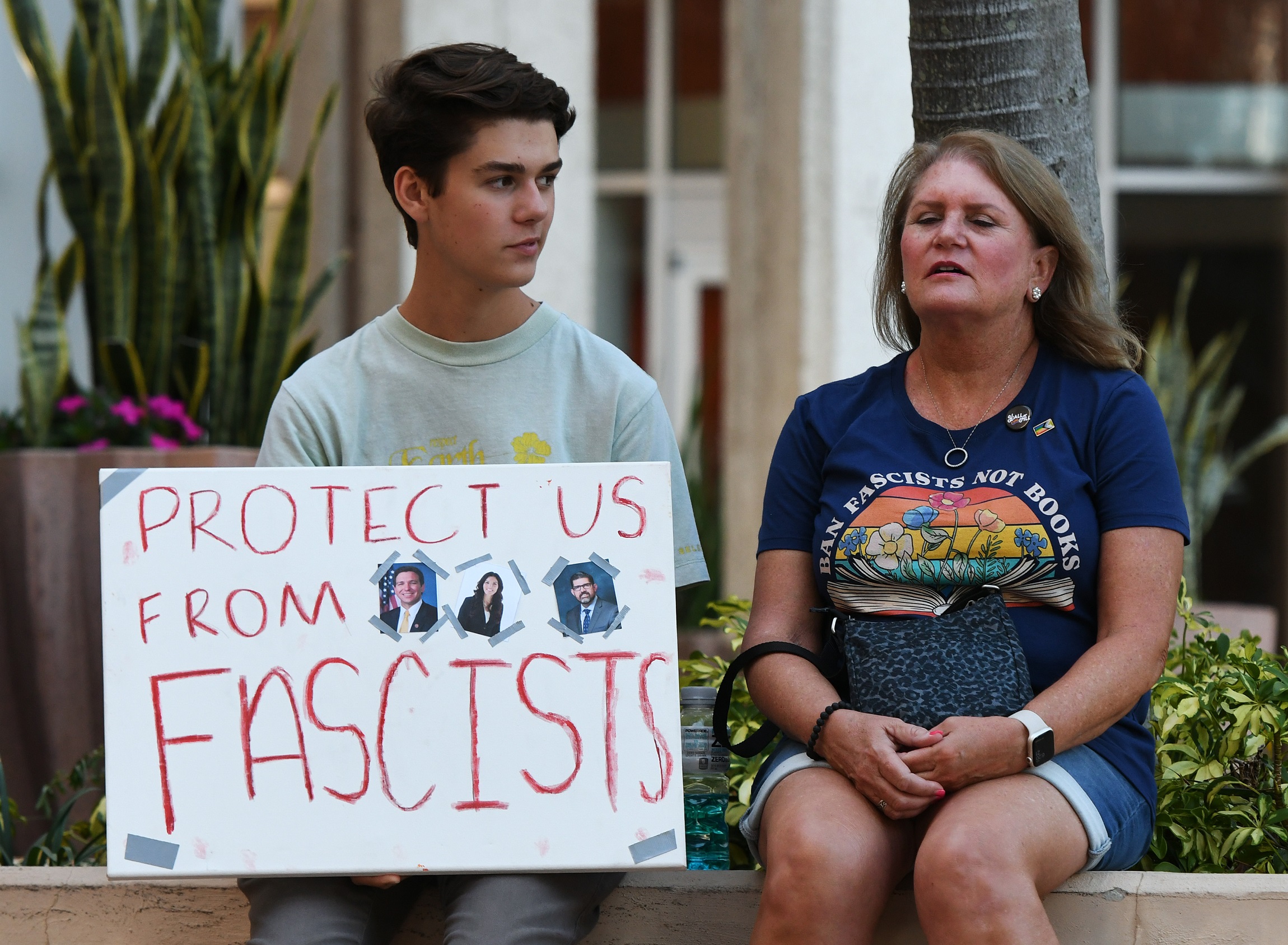 Des groupes et des parents intentent une action en justice contre le district de Floride pour interdiction de livres