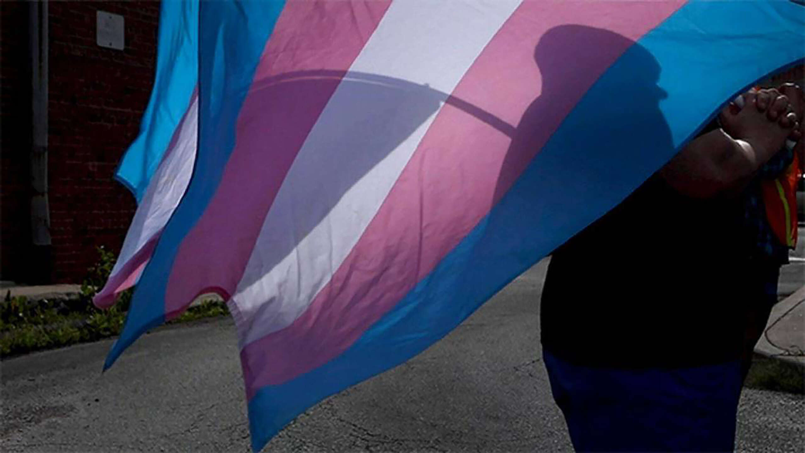 En réponse à l'attaque du ministère de la Justice contre les personnes trans, Kansas City pourrait devenir un refuge