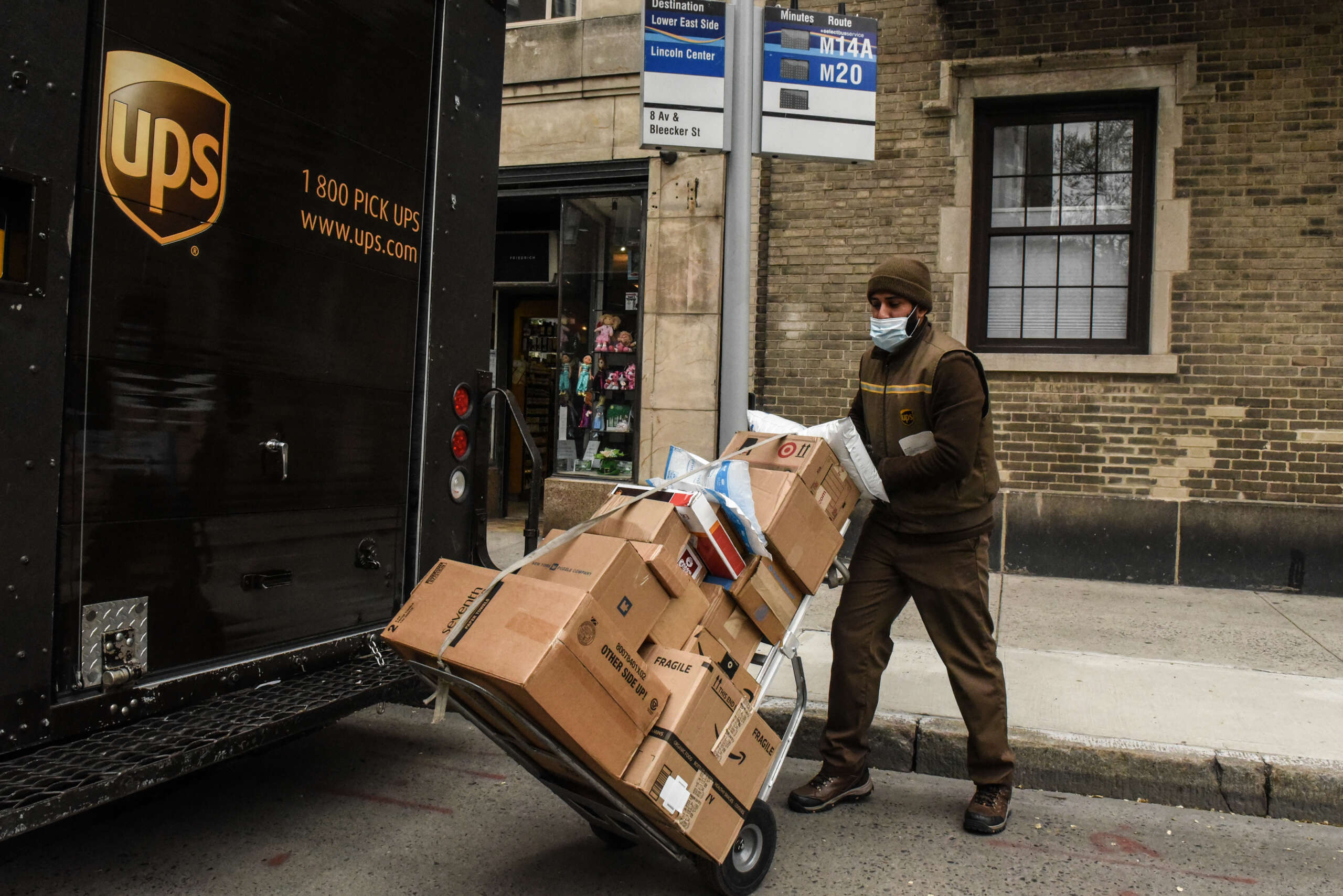 « Il est temps pour UPS de payer » : 97 pour cent des Teamsters d'UPS votent pour autoriser la grève