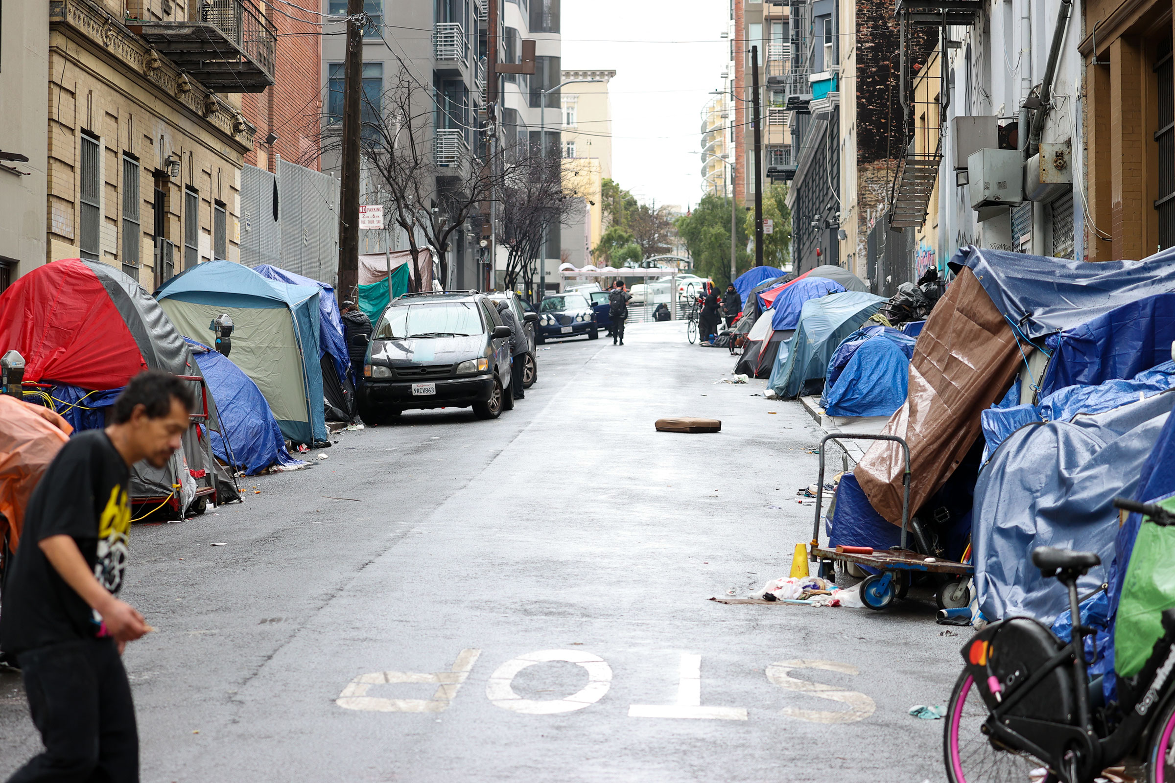 Tents line the sides of a San Fransisco street