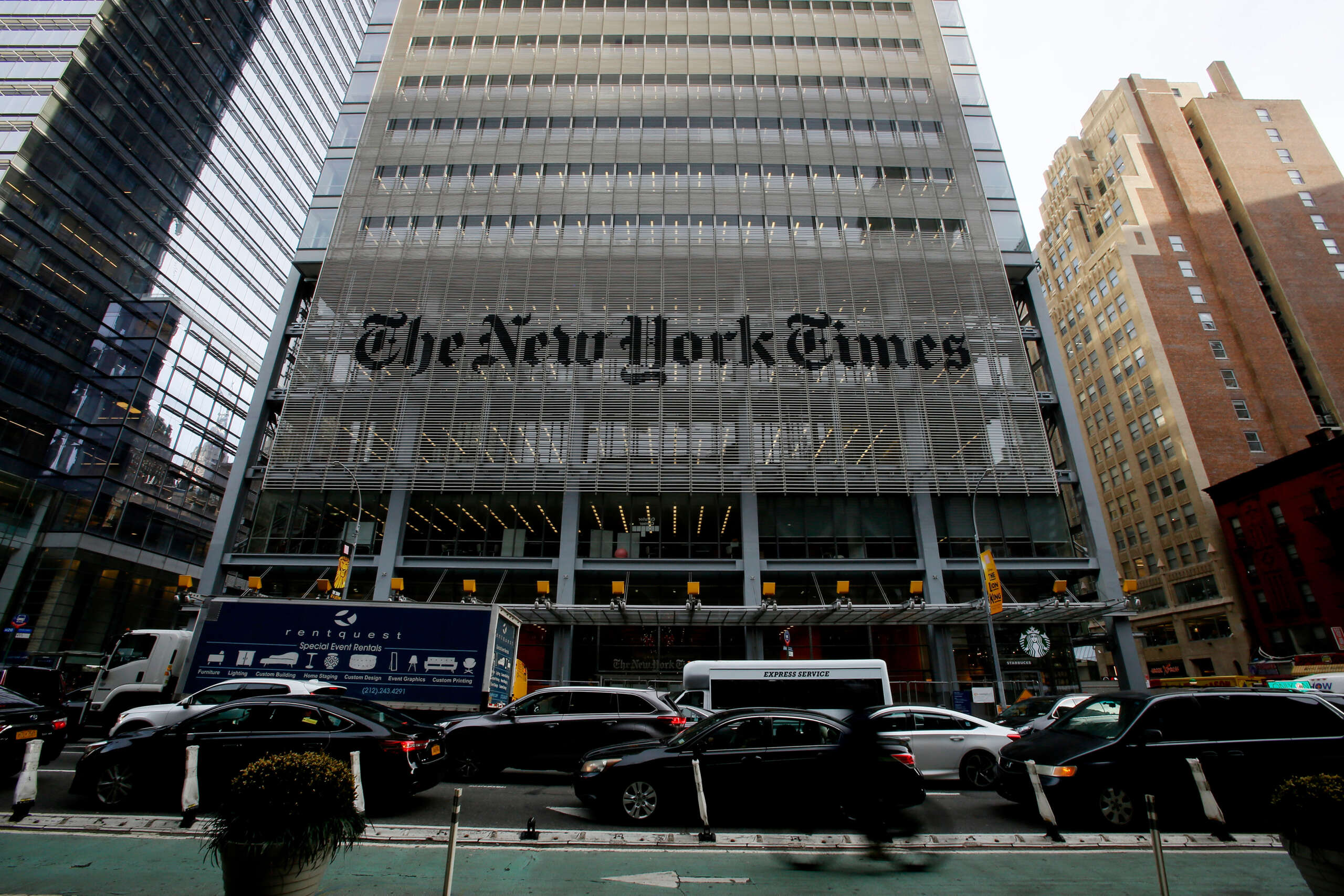 Le New York Times répond aux critiques concernant les préjugés anti-trans en faisant taire ses propres journalistes