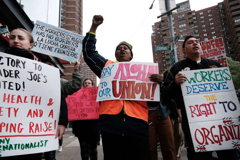 Le syndicat Trader Joe's dépose une demande pour forcer l'entreprise à reconnaître le syndicat en vertu de la nouvelle règle du NLRB