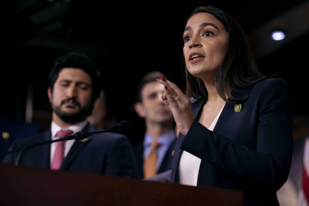 Les États-Unis devraient déclassifier les documents sur leur rôle dans le coup d'État de 1973 au Chili, déclare Ocasio-Cortez