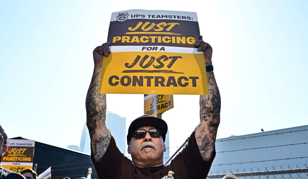 Les Teamsters d'UPS votent à 86,3 pour cent pour approuver un nouveau contrat