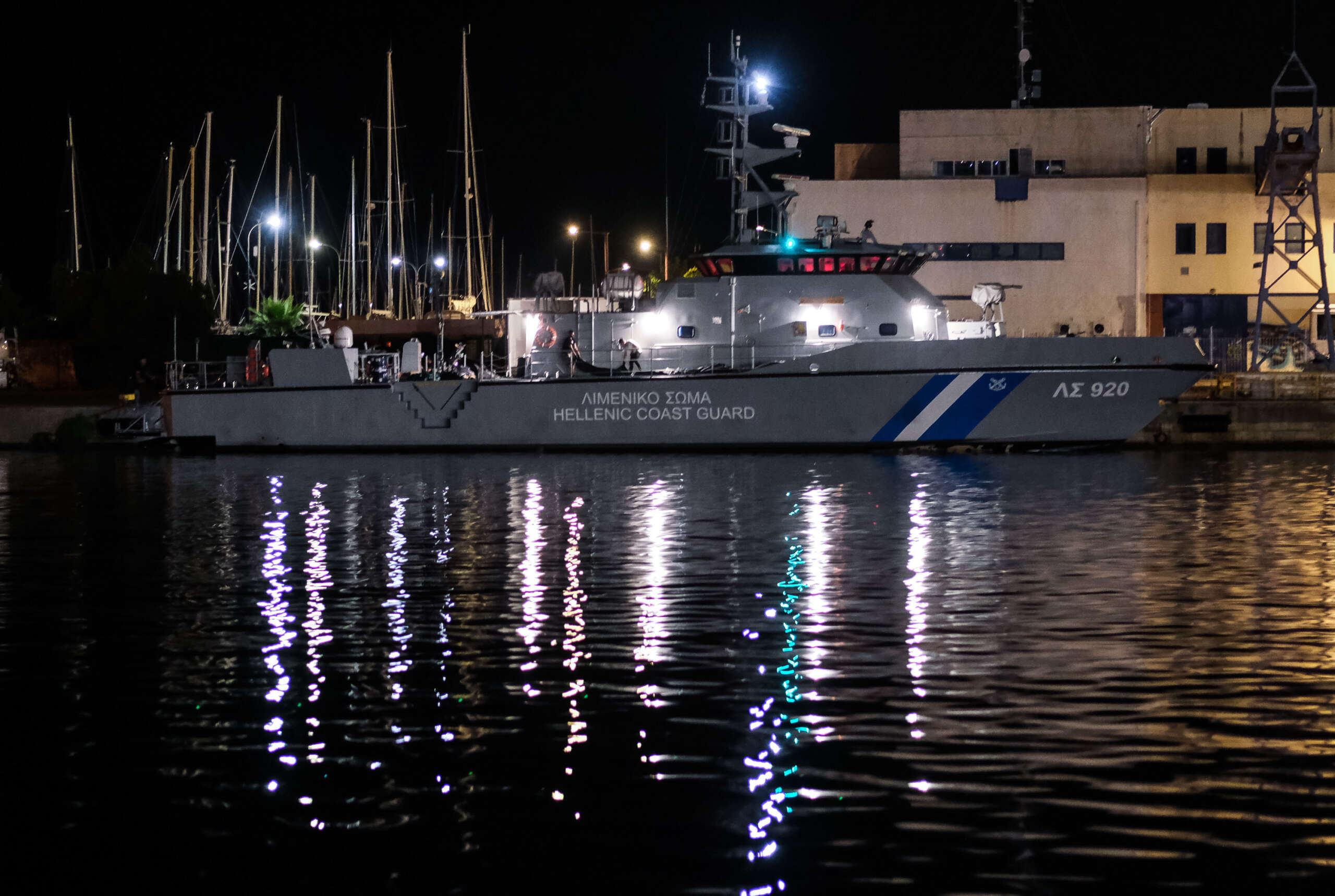 Les garde-côtes grecs ont tenté de dissimuler leur rôle dans le naufrage de migrants, selon une analyse