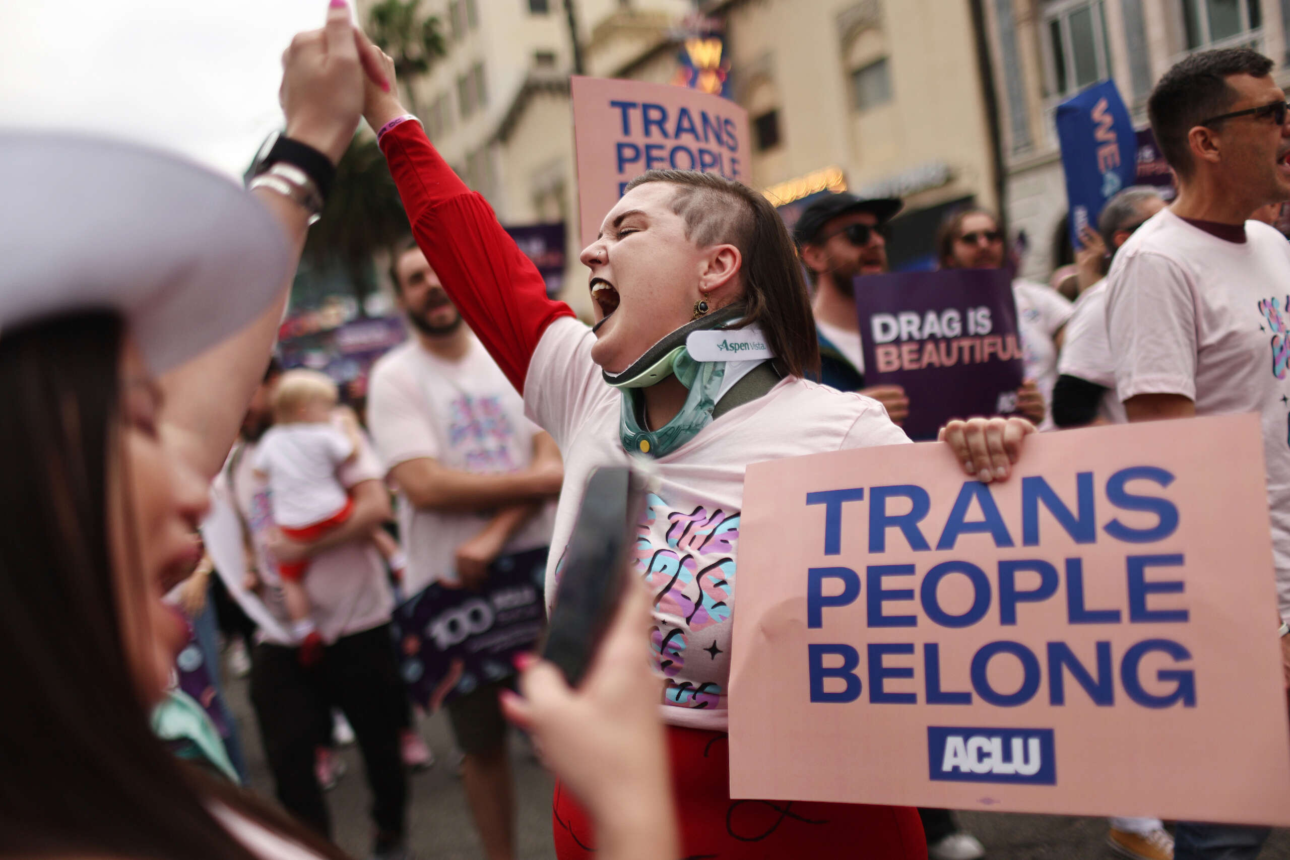 Les projets de loi anti-trans déclenchent une migration massive alors que 130 à 260 000 personnes trans fuient leur État d’origine
