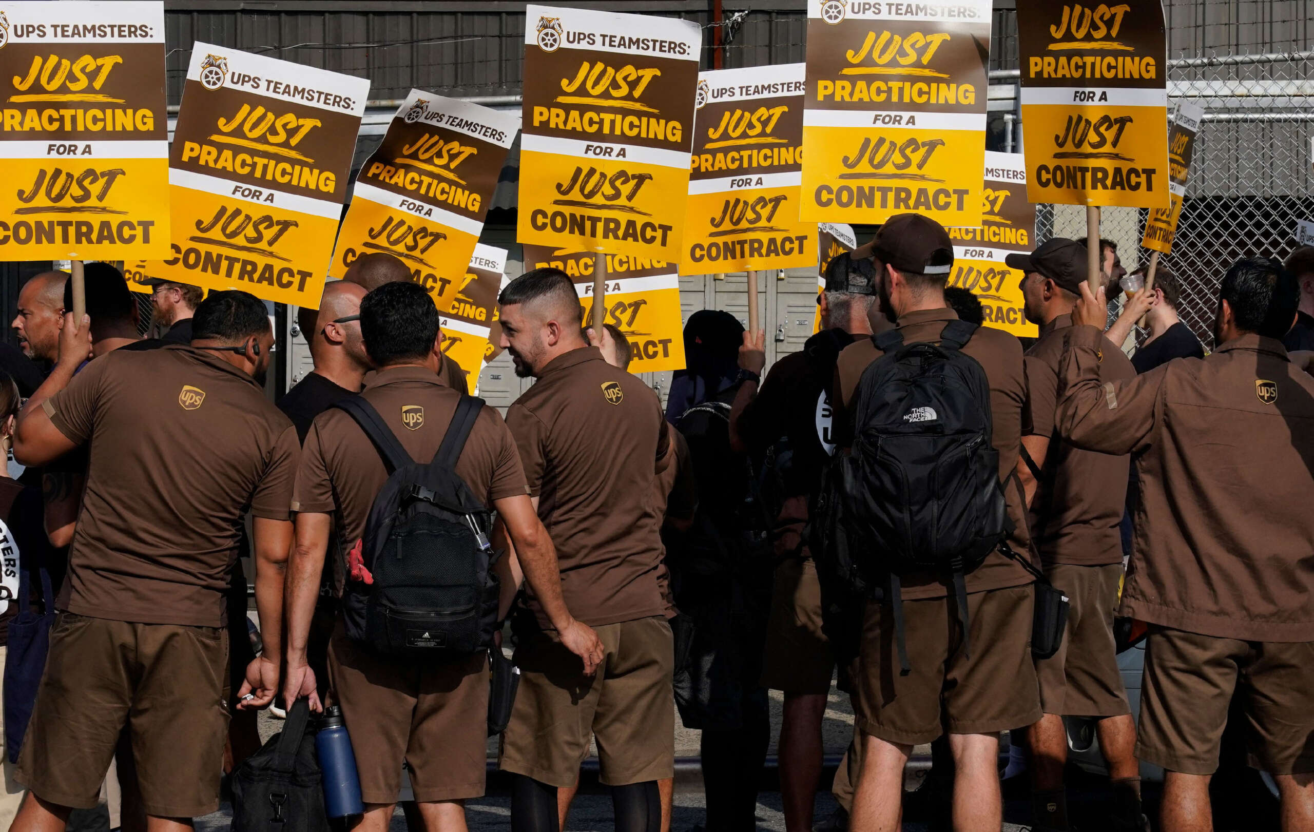 Les travailleurs d'UPS se préparent à faire grève pour des revendications qui amélioreraient la vie de plus de 340 000 personnes