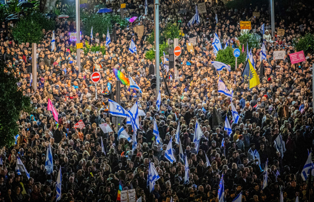 Plus de 100 000 Israéliens manifestent contre le gouvernement de Netanyahu