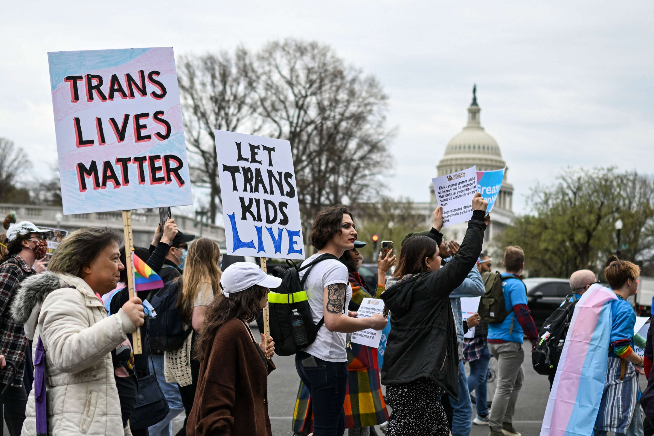 Plus de 400 projets de loi transphobes ont été proposés depuis début 2023