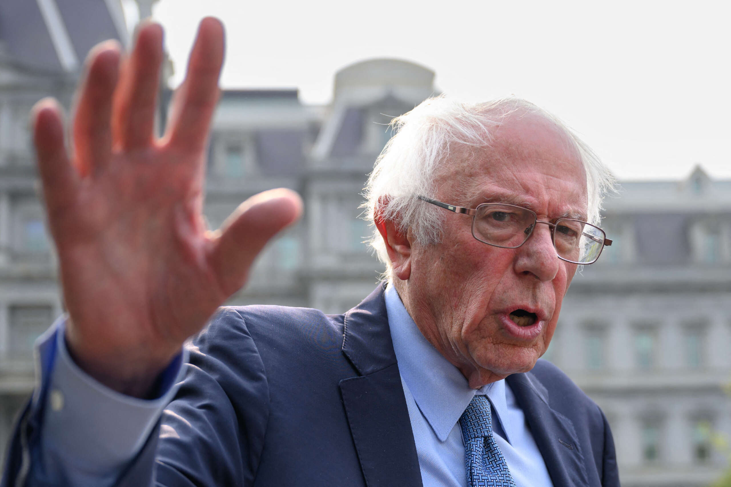 Sanders et près de 180 démocrates dévoilent un projet de loi visant à augmenter le salaire minimum à 17 dollars