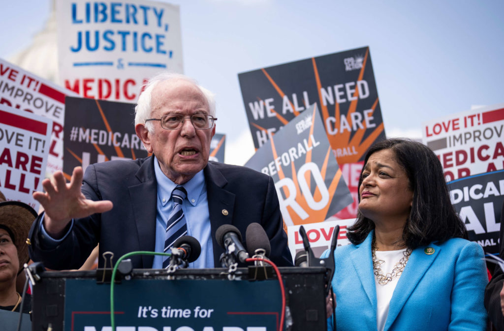 Sanders présente un projet de loi visant à rendre les collèges communautaires gratuits en taxant Wall Street