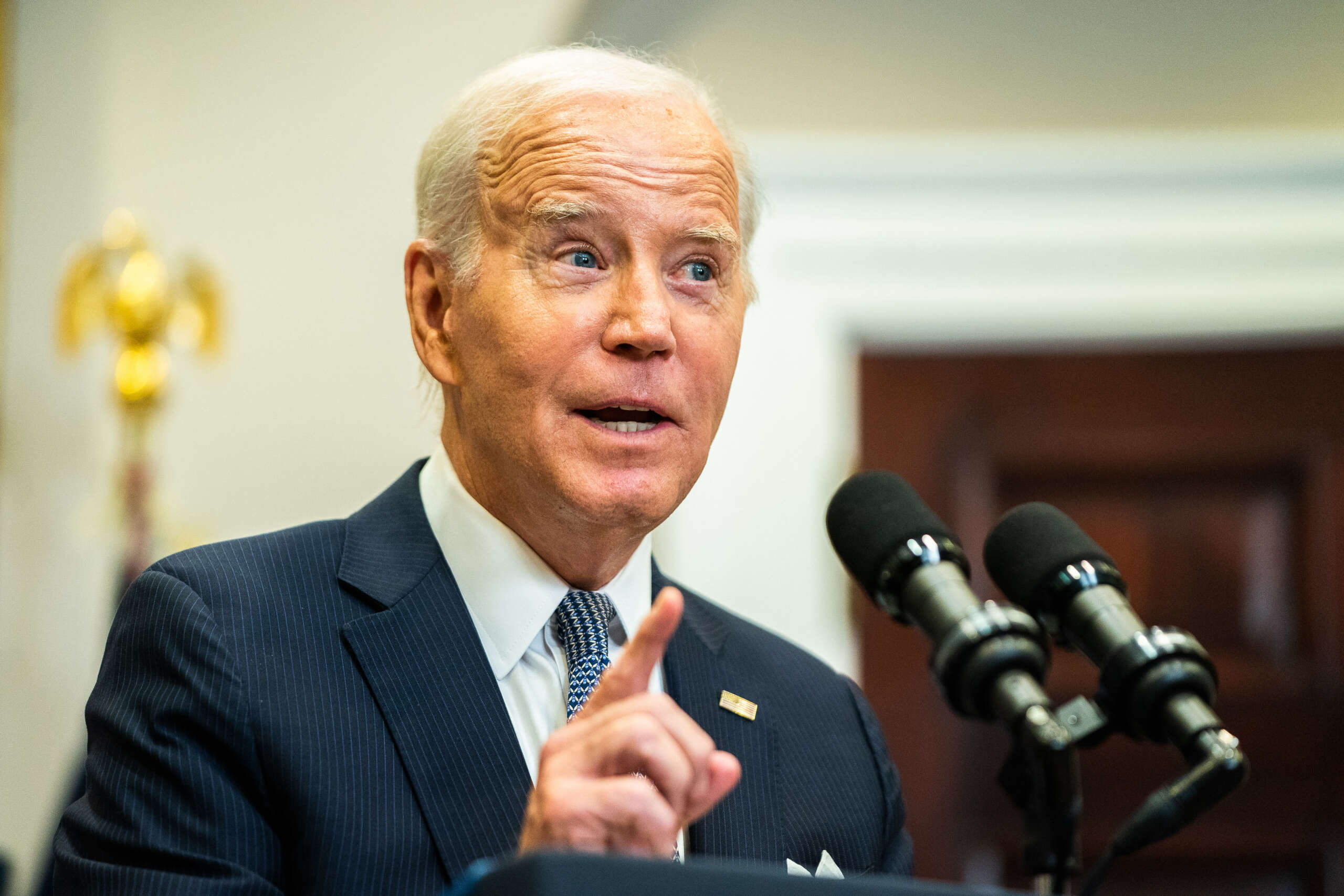 « Nickels and Dimes » : Biden vante 9 milliards de dollars d’allégement de la dette étudiante alors que les paiements redémarrent