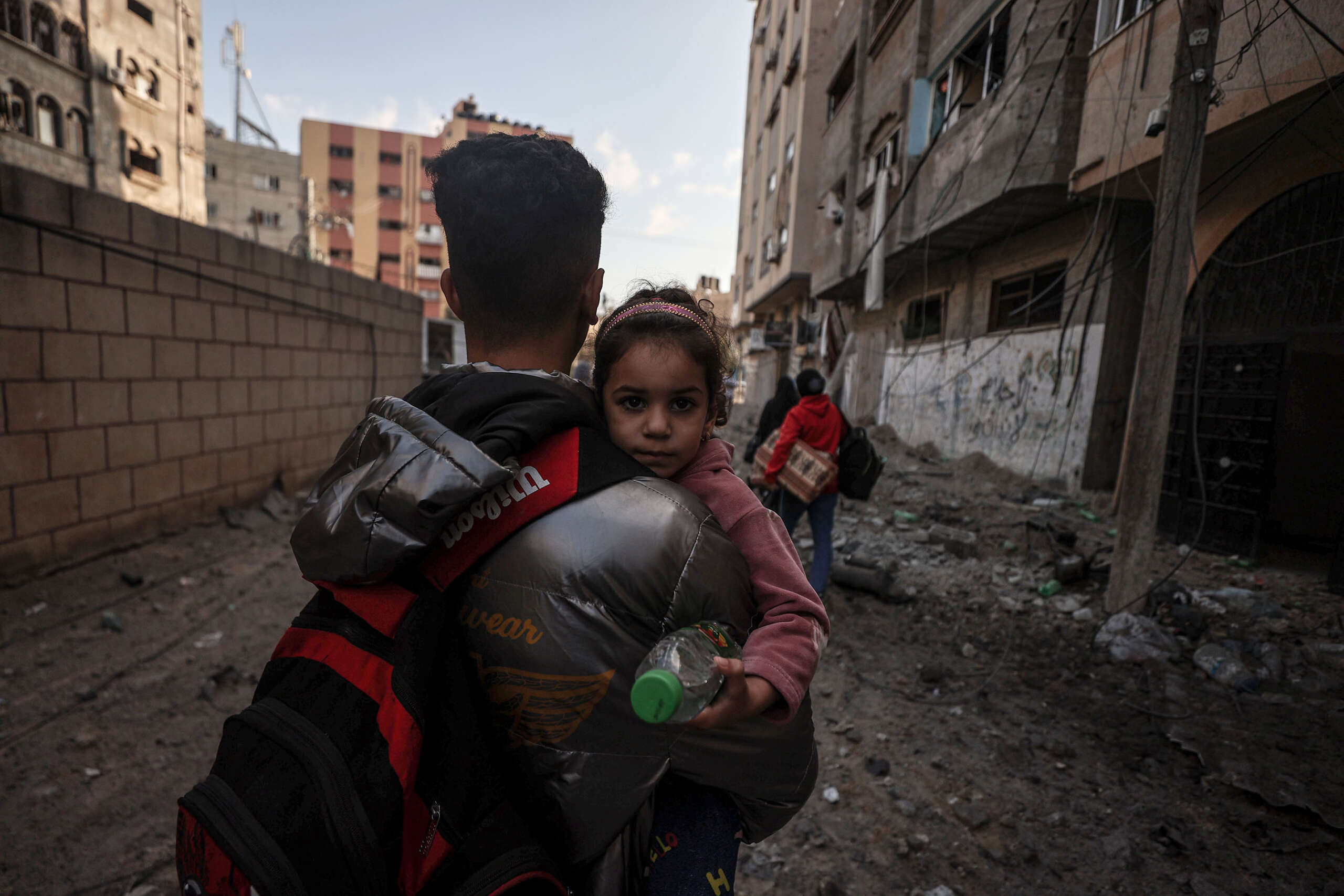 Human Rights Watch prévient que le siège de Gaza met plus d’un million d’enfants en « grave risque »