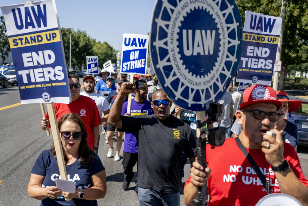 General Motors s'engage à syndiquer ses opérations de véhicules électriques au milieu de la grève de l'UAW