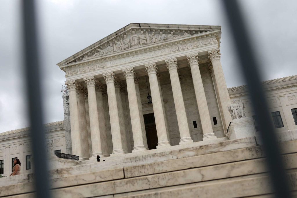 Un groupe bipartisan d’experts juridiques demande une limitation du mandat de la Cour suprême