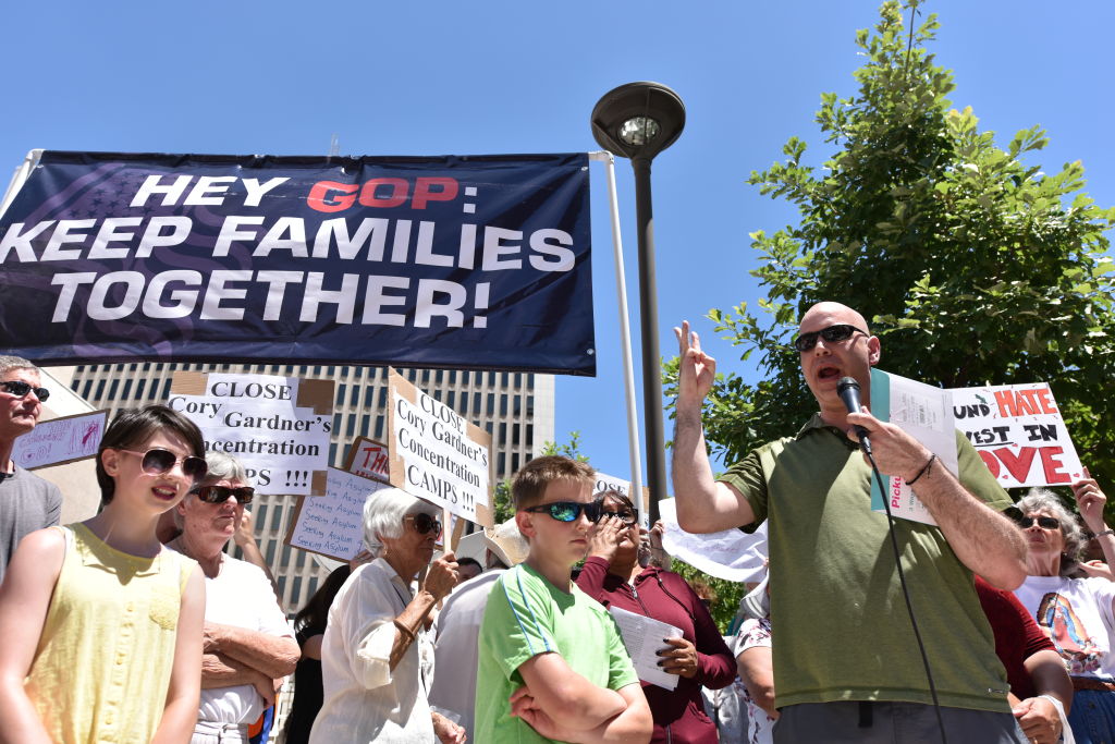 Le juge ordonne aux responsables de Trump de témoigner sur la politique de séparation des familles