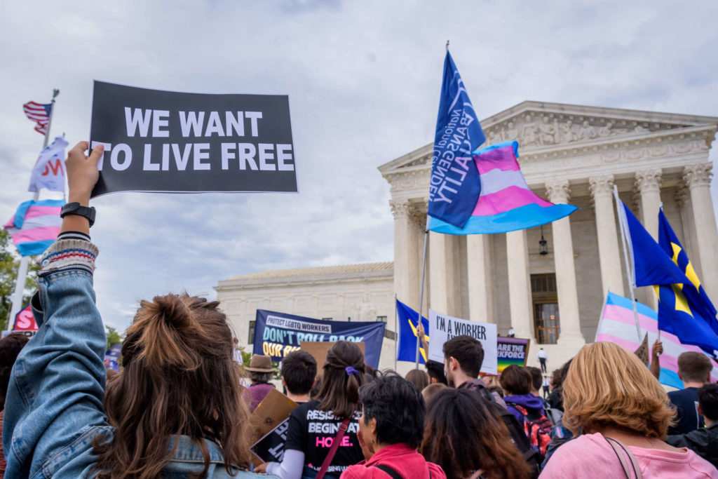 Les jeunes trans et les parents demandent à SCOTUS de trouver l'interdiction des soins d'affirmation de genre dans le Tennessee illégale