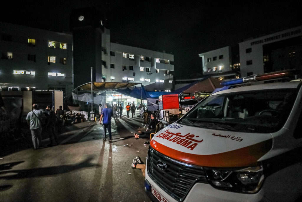 Israël frappe un convoi d’ambulances transportant des patients grièvement blessés à Gaza