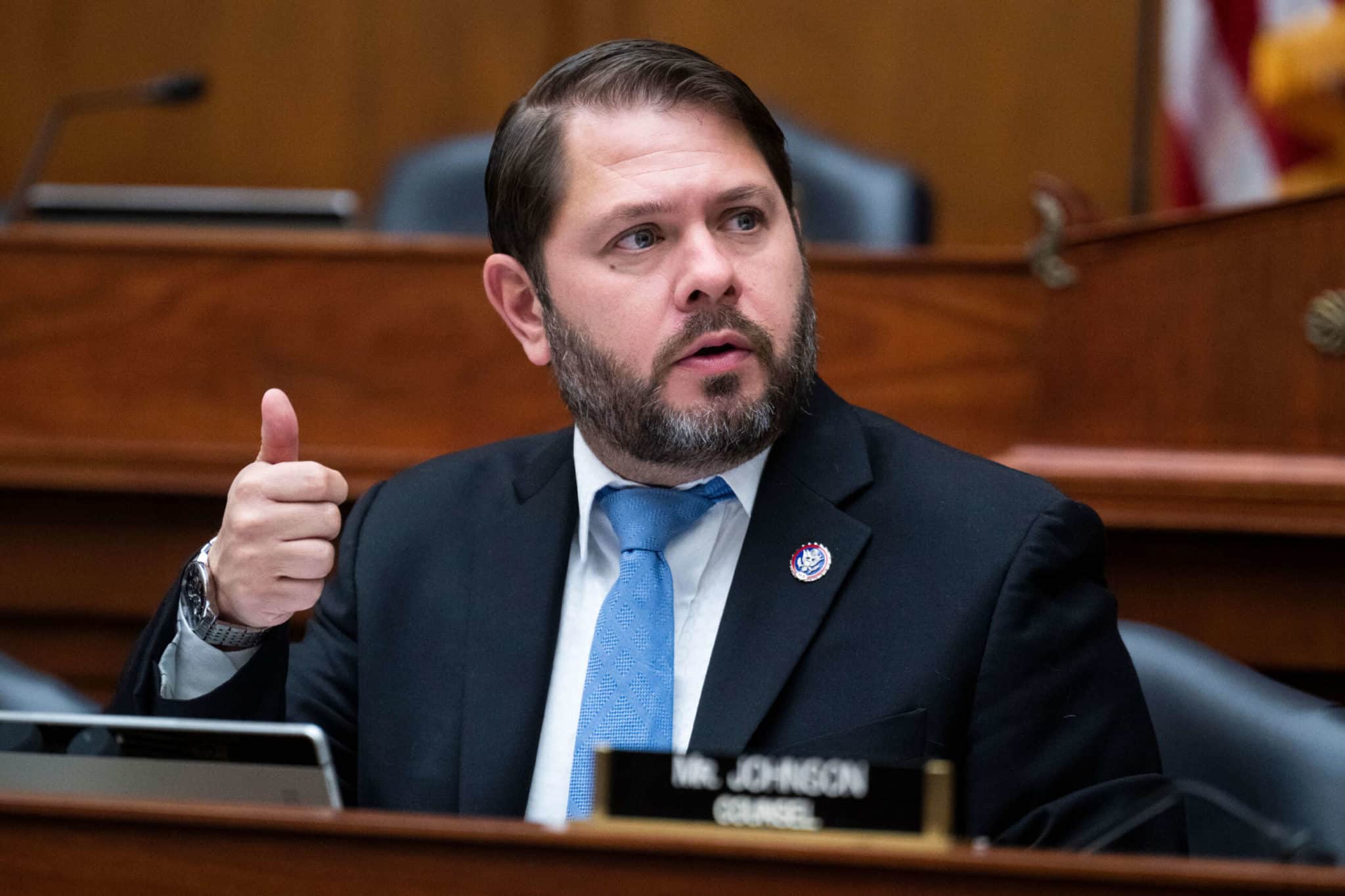 Gallego est en avance sur Lake et Sinema dans un nouveau sondage sur la course au Sénat en Arizona