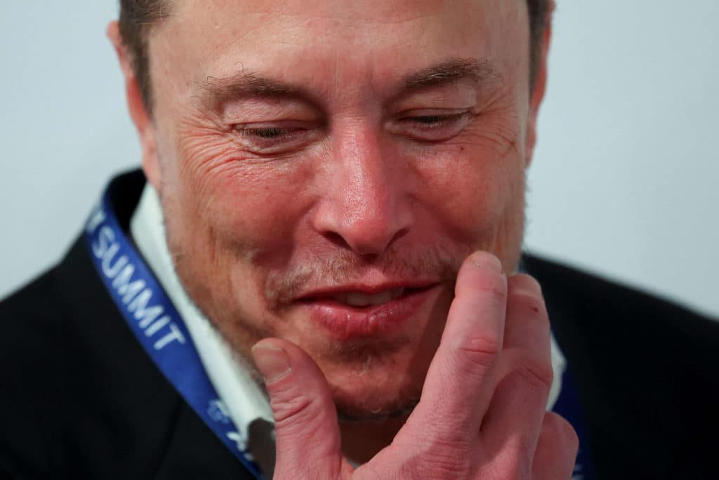 « X » d'Elon Musk poursuit Media Matters pour son rapport sur le contenu antisémite