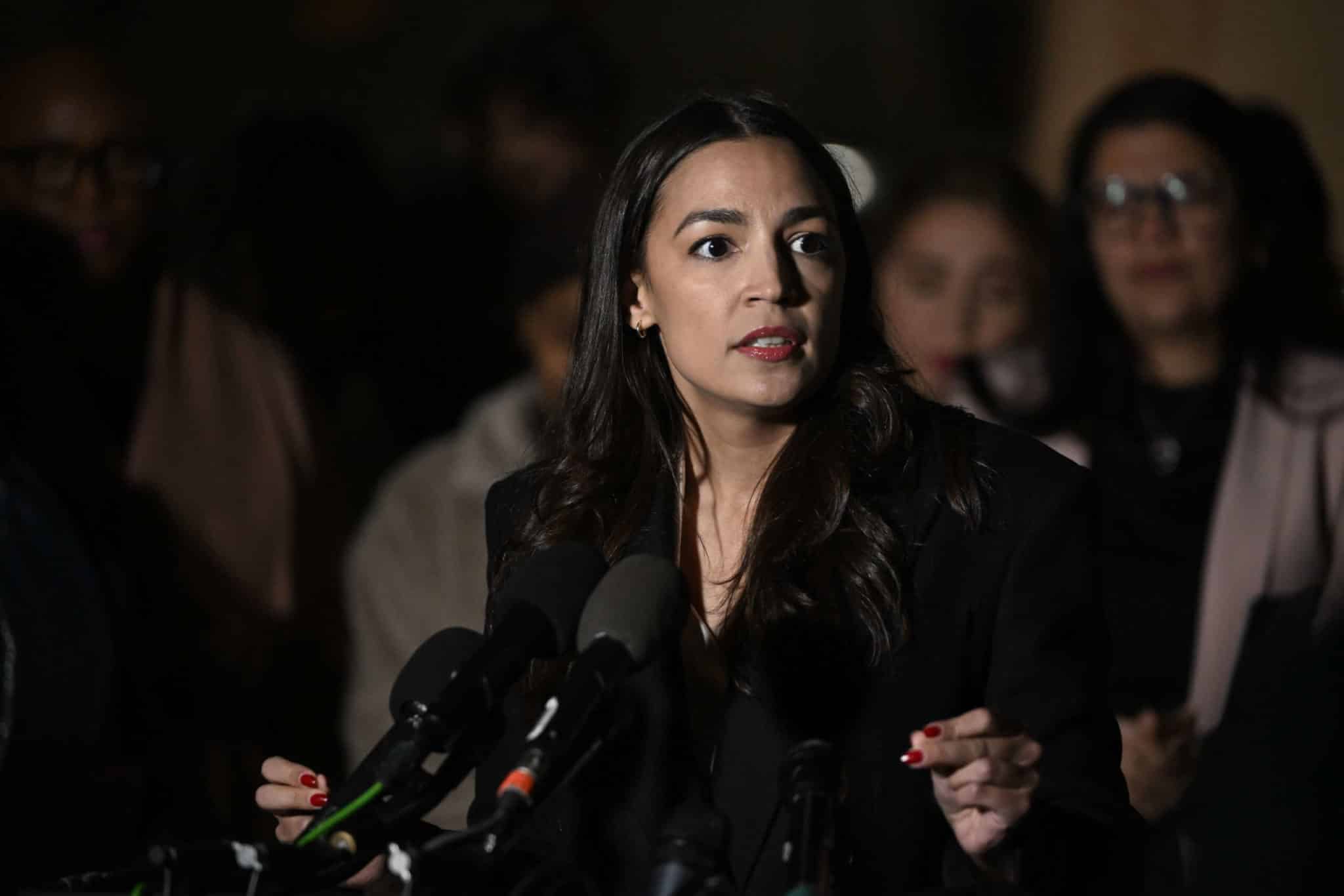 L’AOC et 20 législateurs de New York demandent à Columbia de rétablir les groupes étudiants pro-palestiniens