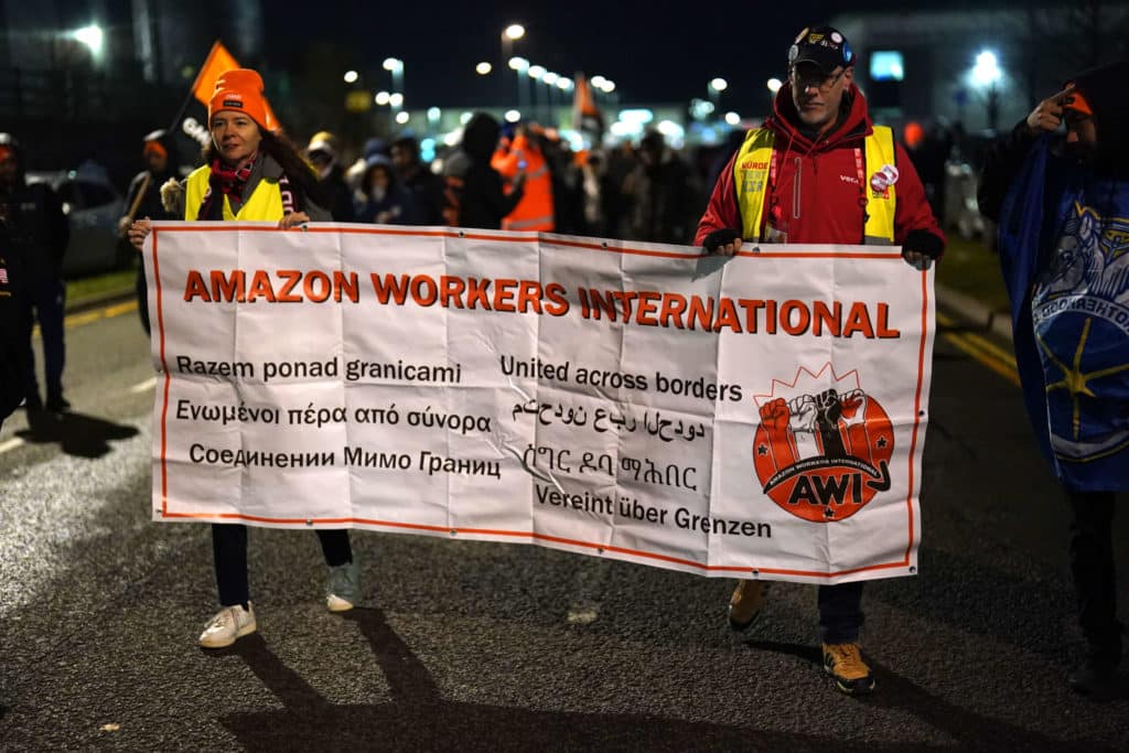 Les travailleurs lancent le Black Friday avec « la plus grande grève mondiale jamais vue contre Amazon »