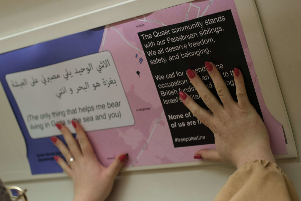 Le « Dyke Project » britannique pirate les publicités des bus de Londres pour contester le Pinkwashing israélien