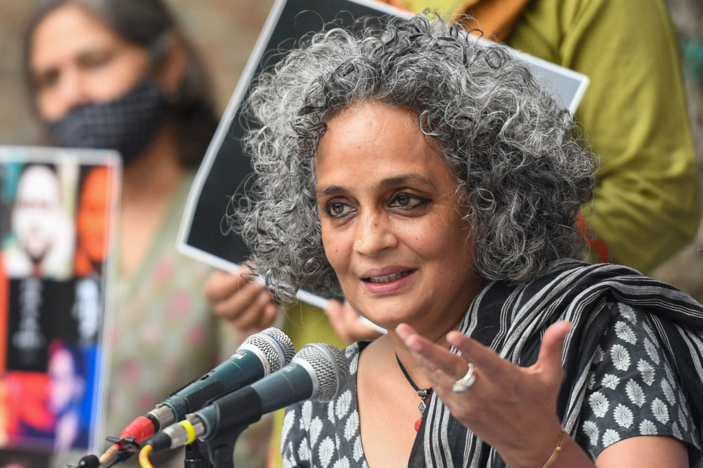 Le gouvernement indien soutient les poursuites contre l'auteur Arundhati Roy