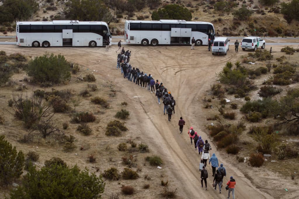 Des groupes de défense des droits des immigrants affirment que le CBP viole ses propres normes de garde