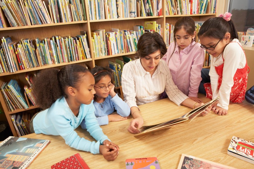 Les projets de loi de WI obligeraient les bibliothèques à dire aux parents quels livres leurs enfants consultent