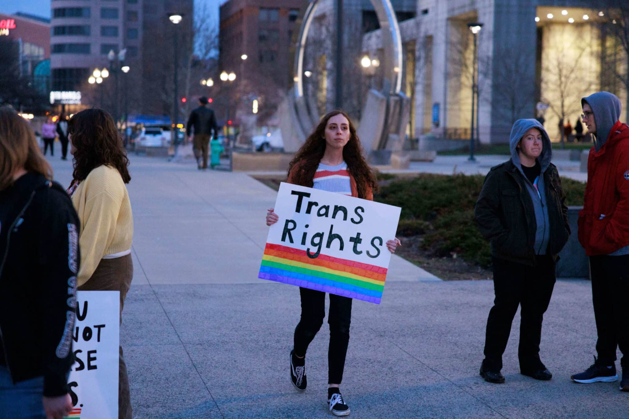 Le projet de loi du GOP de l'Indiana mettrait fin à la reconnaissance juridique des résidents trans