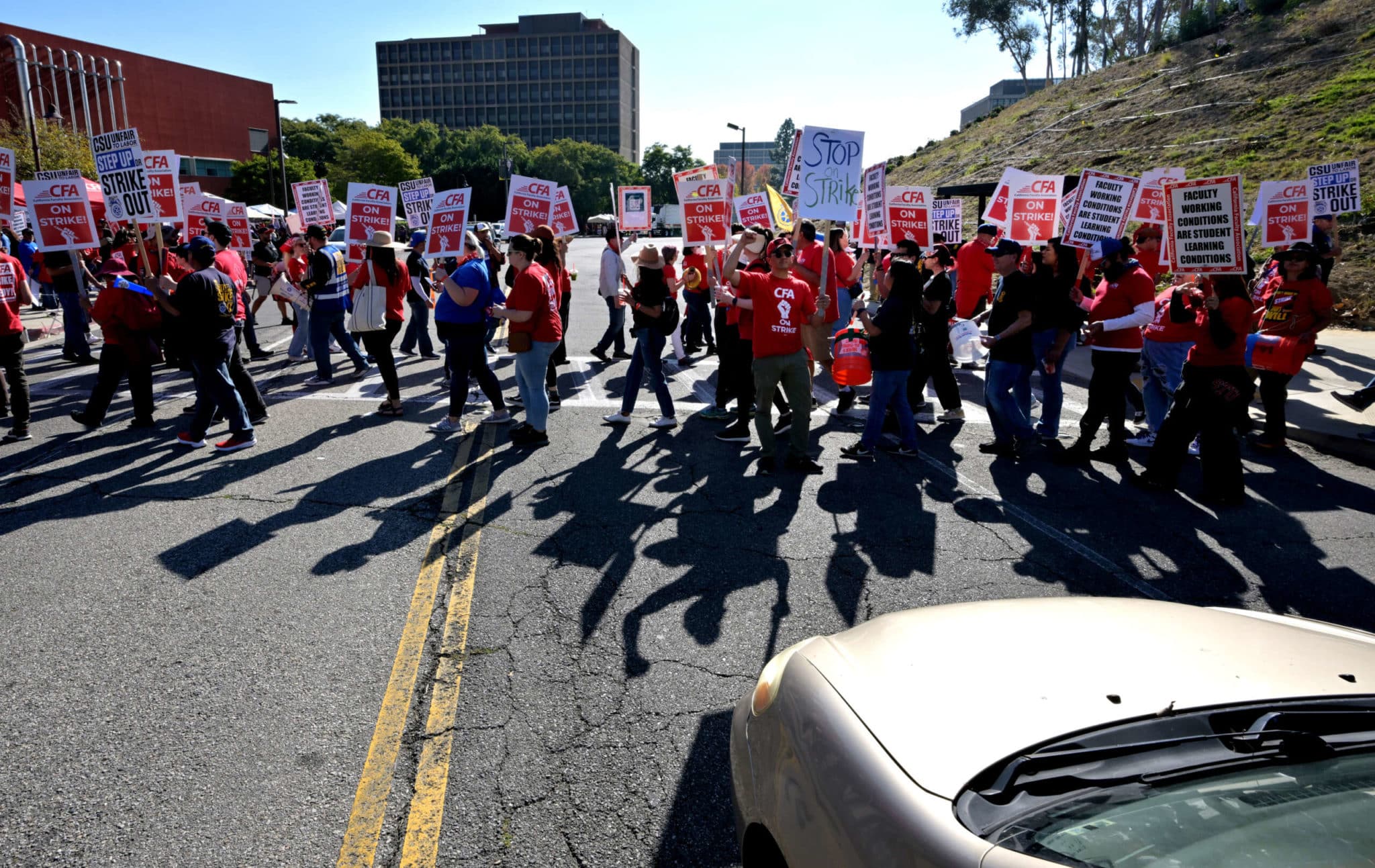 L'Association des professeurs de Californie intensifie ses actions de grève avant la bataille contractuelle