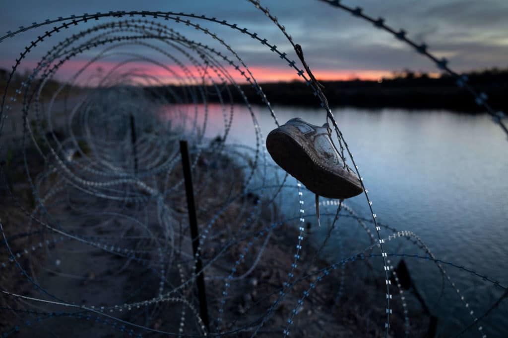 Une mère et ses enfants se noient dans le Rio Grande alors que le Texas empêche les agents de les aider