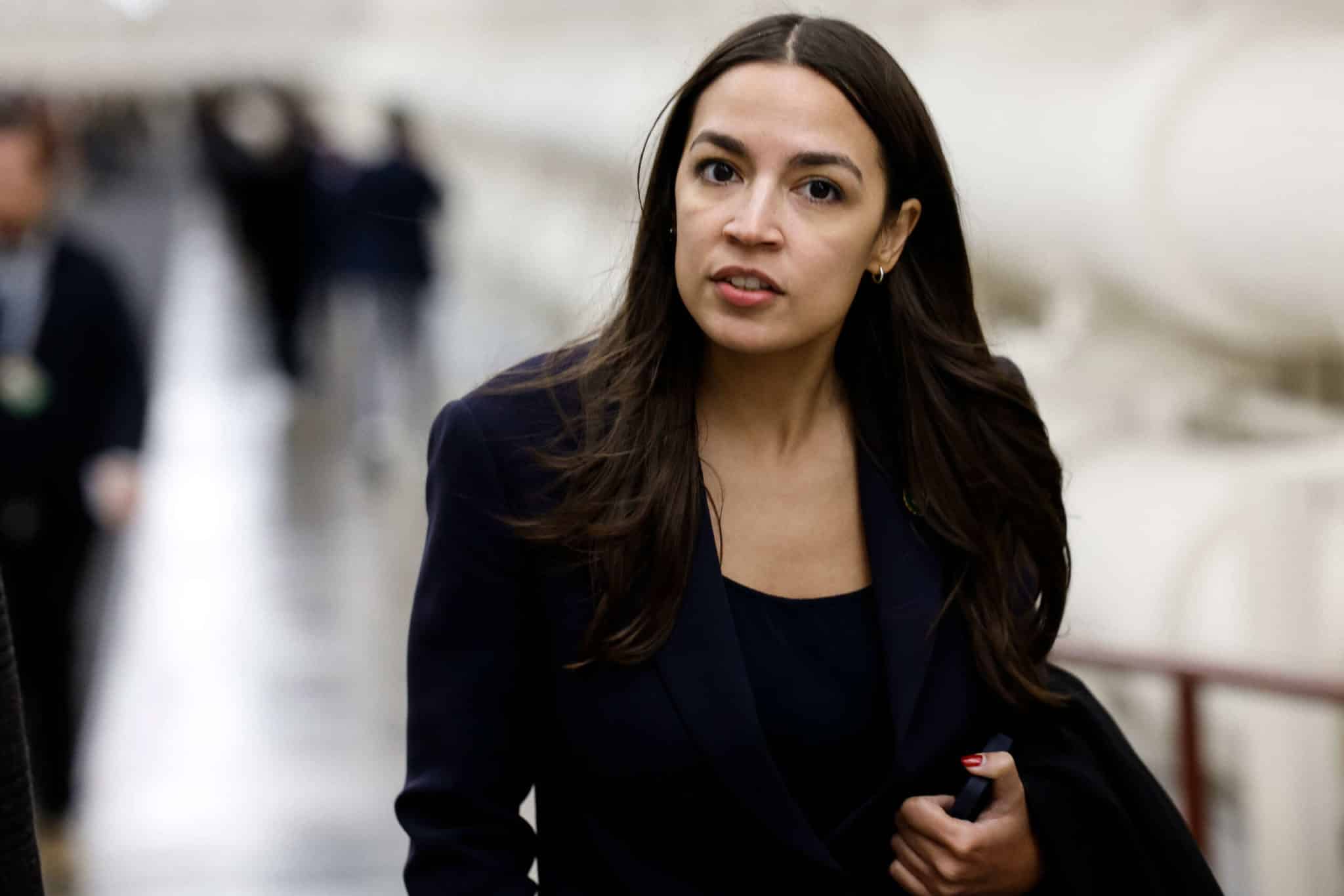 AOC : Le GOP préfère sacrifier les lois sur le travail des enfants plutôt que d'autoriser l'immigration légale