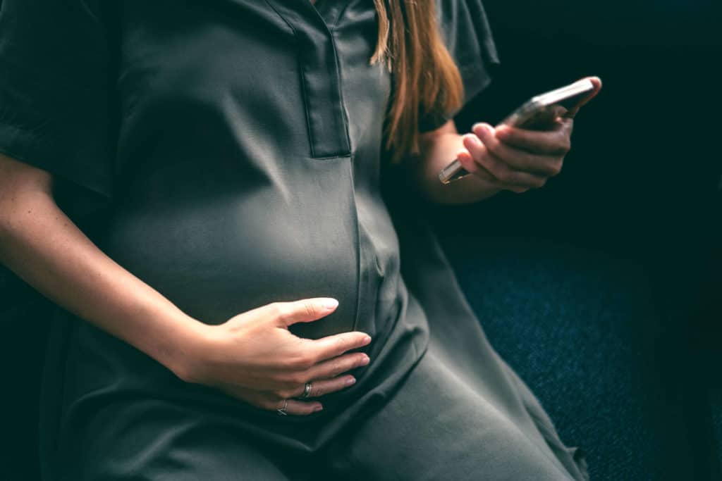 Le vaccin contre la COVID avant ou pendant la grossesse réduit le risque de transmission de dommages au fœtus