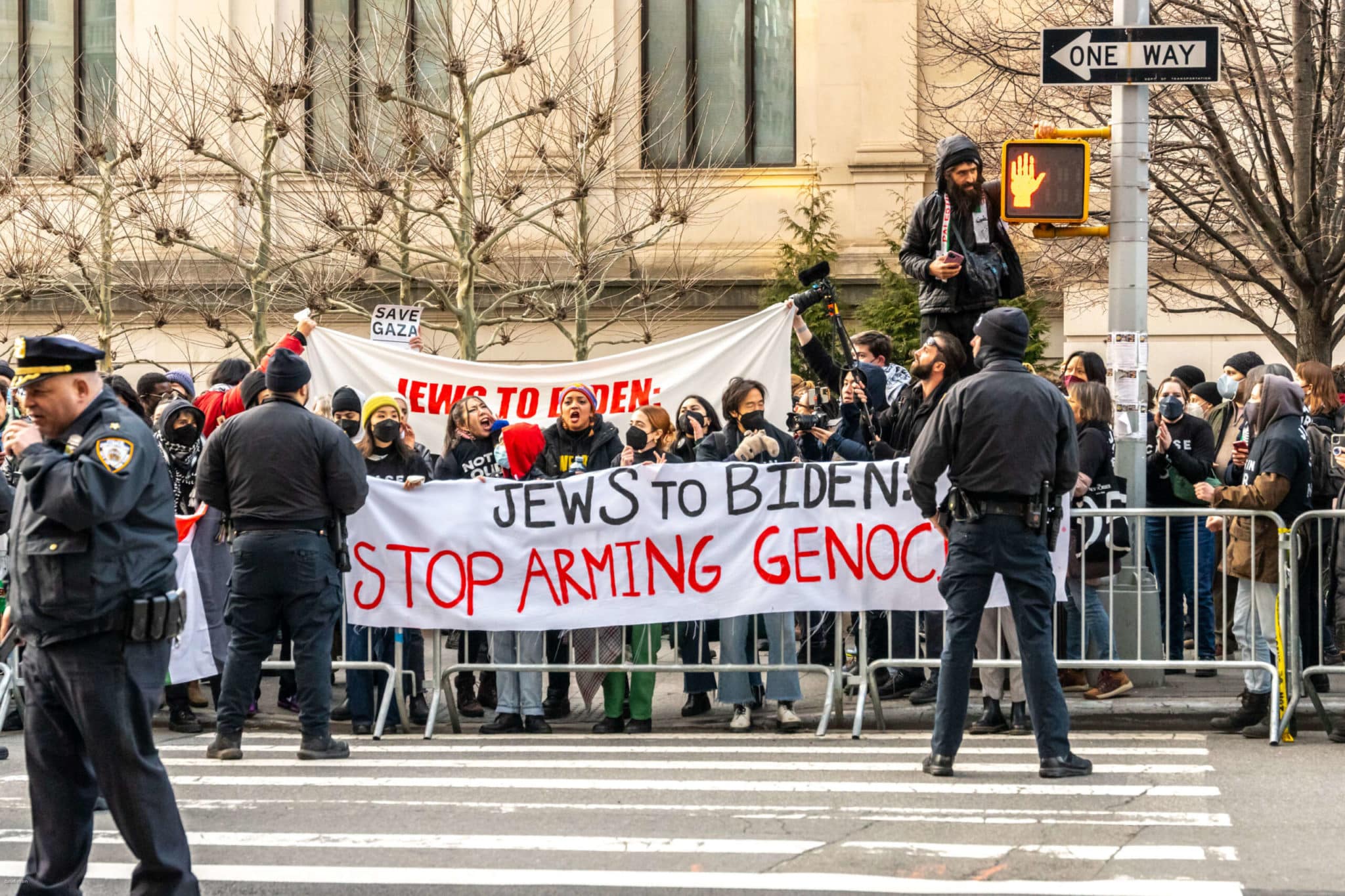 Des manifestants bloquent le cortège présidentiel à New York pour exiger le cessez-le-feu à Gaza