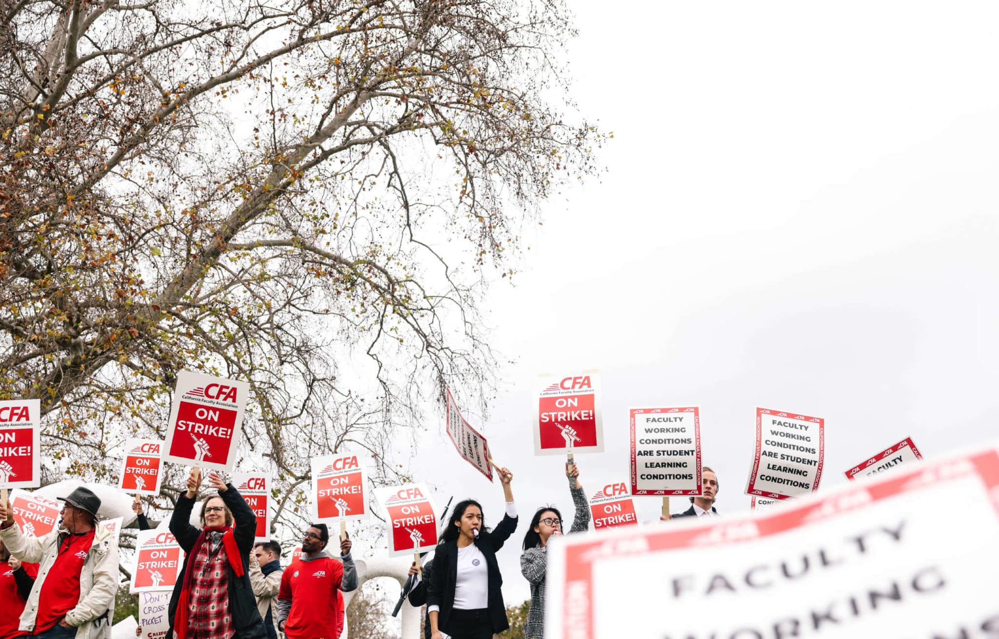 Les dirigeants de mon syndicat universitaire revendiquent une victoire, mais leur compromis a érodé nos salaires