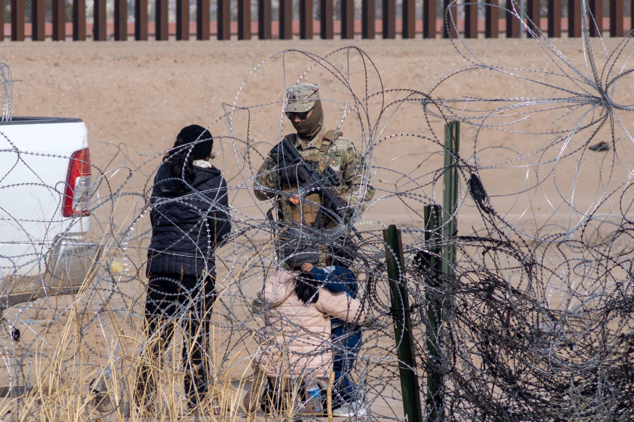 Les Républicains de l’Arizona avancent un projet de loi autorisant les propriétaires à tuer des migrants