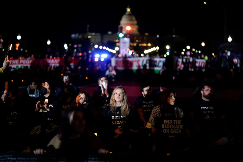 Des manifestants ont bloqué la circulation devant la Maison Blanche avant le discours sur l'état de l'Union de Biden